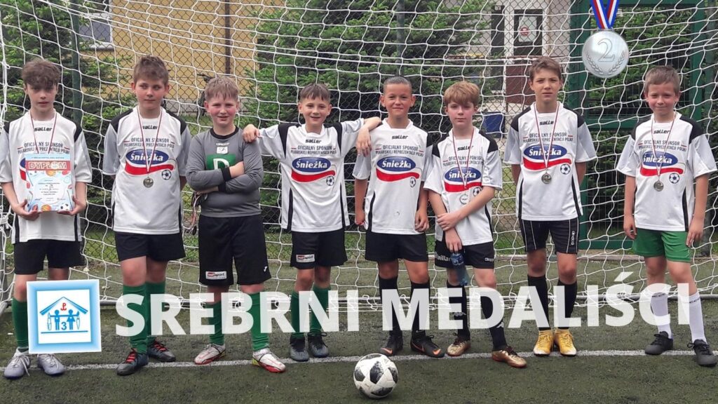 SREBRNY MEDAL DLA NASZYCH CHŁOPCÓW W TURNIEJU PIŁKI NOŻNEJ - IV DĘBICKIE IGRZYSKA DZIECI 2021/22