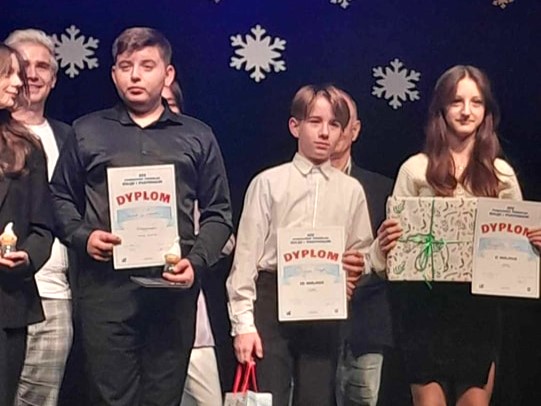 XIV Powiatowy Przegląd Kolęd i Pastorałek - nagrodzeni w kategorii klas VII - VIII
