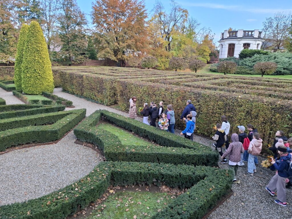 Nasi uczniowie w Lusławicach Arboretum Krzysztofa Pendereckiego