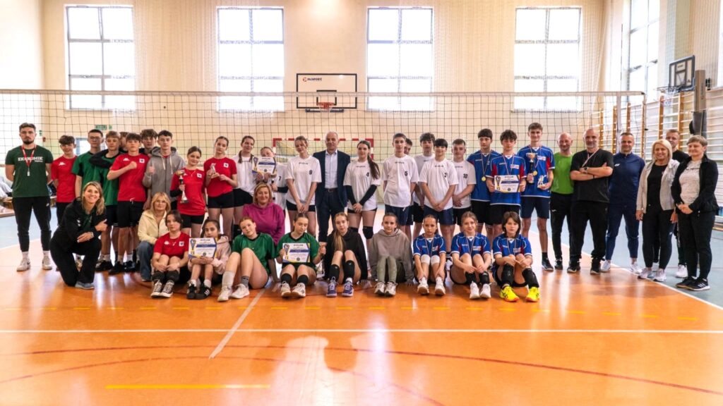 Turniej Piłki Siatkowej Drużyn Mieszanych Pograj z Ekonomikiem
